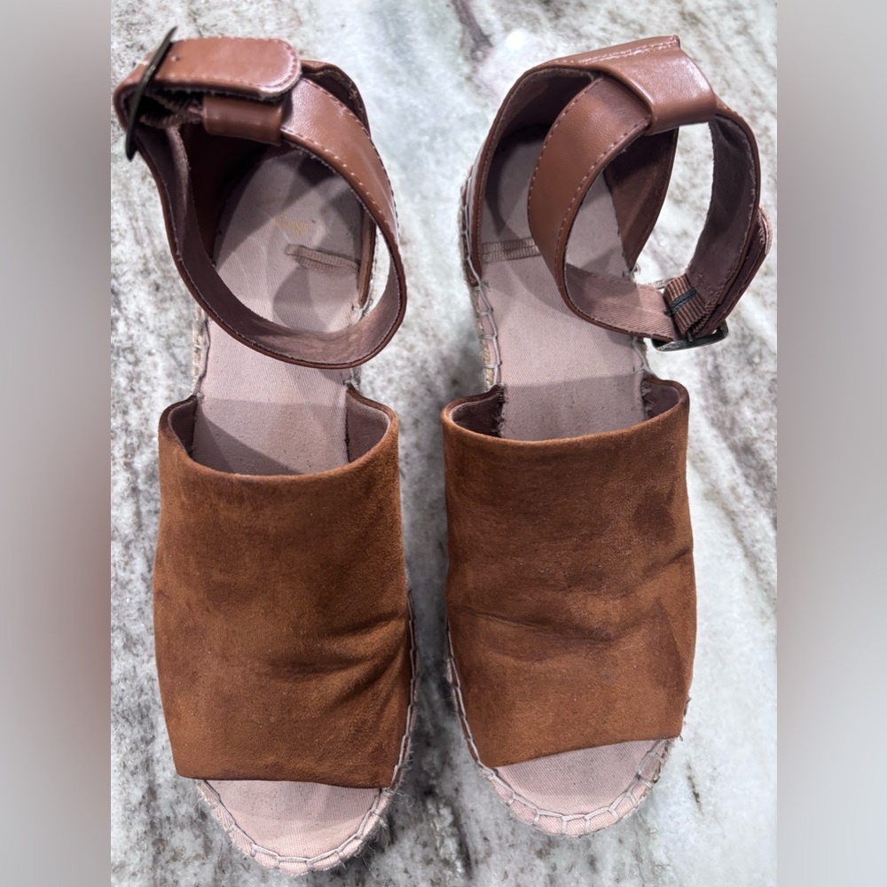 Gap women shoes size 8